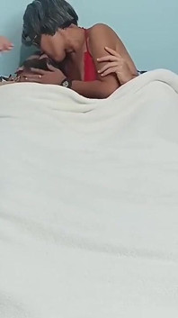 Eu fodo minha cunhada prostituta com força, enquanto minha esposa está em casa! Quão delicioso é sexo arriscado?