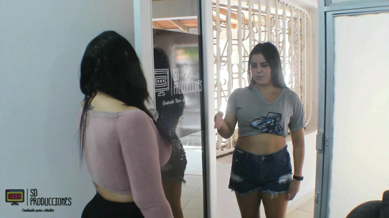 Megan Boobs: 레즈 미시 메건의 풍성한 보지에 섹스하는 최고의 홈메이드 섹스