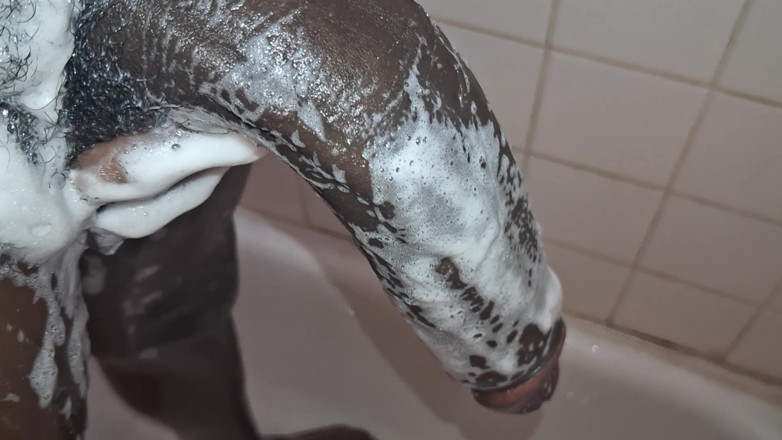 Chocolate Meat Stick: Cms čištění jeho velkého černého neobřezaného ptáka