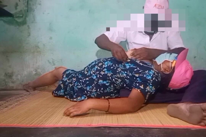 Indian Desi village beauty aunty blowjob in house woner (Priyanka priya) Indian Desi village beauty aunty blowjob in house woner (Priyanka priya)