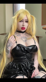 Your Girl Is Waiting for You and Her Body Language Is Saying Something