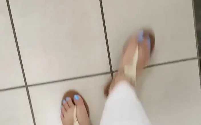 Madame SkorpSolez: Enjoying a Walk Through the Mall