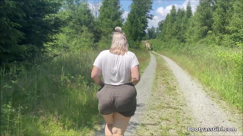 Bootyass Girl: PAWG zerżnięta w lesie
