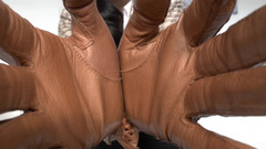 Lady Victoria Valente: Налаштуватися на сесію: мати змогу понюхати шкіряні рукавички до того, як почнеться батіг! Леді Вікторія Валенте