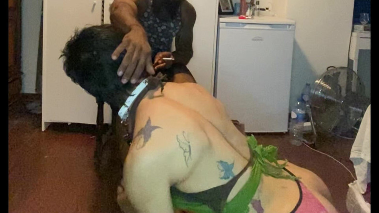 Wesley Bull: मेरे पैरों का मजा ले रही अच्छी तरह से प्रशिक्षित विनम्र