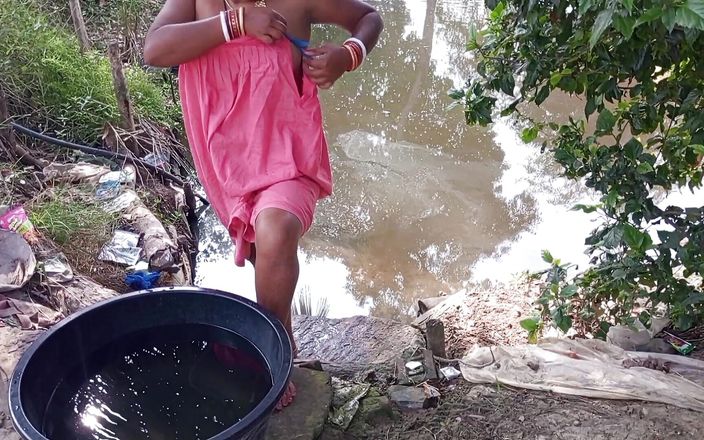 Puja Amateur: Dorf desi bhabi nimmt bad im freien