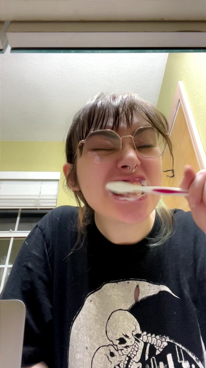 Mushroombitchx: Spălându-mi dinții