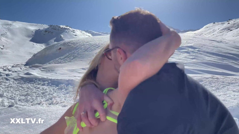 XXLTVFR: 雪に覆われたセックスブレイク
