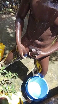 Outdoor-Dusche mit meinem schweren großen schwarzen schwanz
