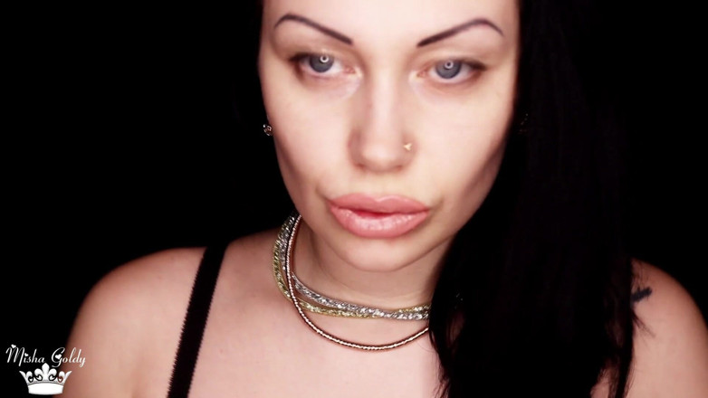 Goddess Misha Goldy: Fetish sensual merokok &amp; bibir mengusik