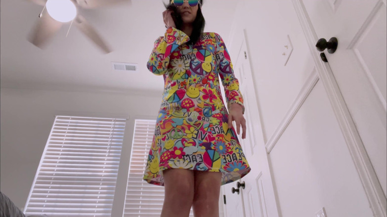 Kink in Time: Groovy '60s Giantess Fantasy 4K POV - pequena rendição aguarda!