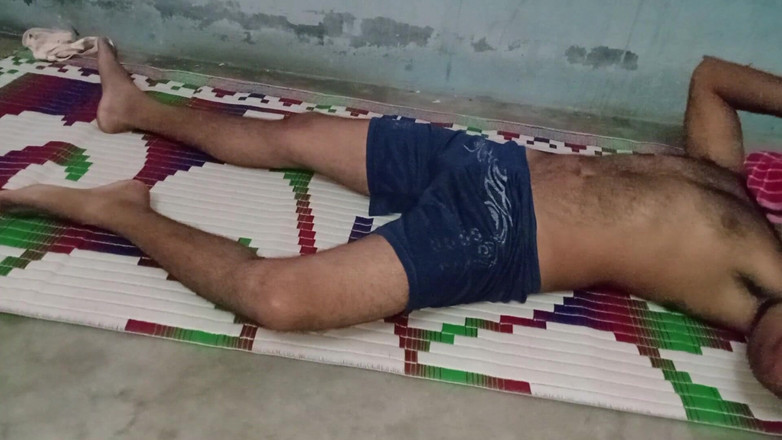 FireeCouple: 初めてのインド人メイドがディックに触れる