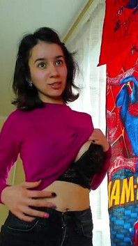 Pertunjukan baju dan telanjang badan