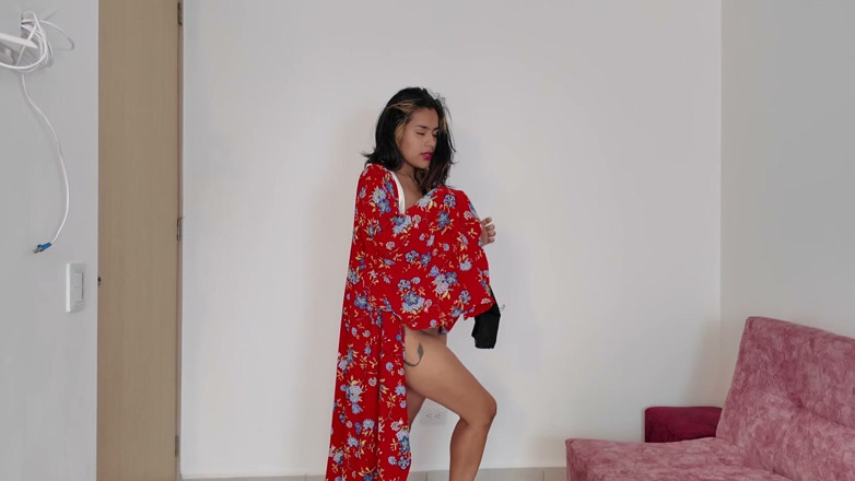Mhara Hills: Seksi geyşa striptiz yapıyor