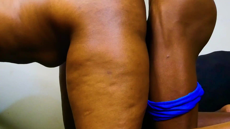 DelamorMotionX: Adik tiri berpantat besar doggy