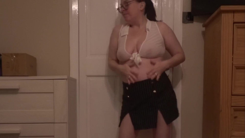 Littlevixen: セクシーな秘書ストリッピング