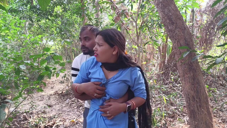 Sona bhabhi: Odia college girl hard-core fuck with her boyfriend in forest,...
