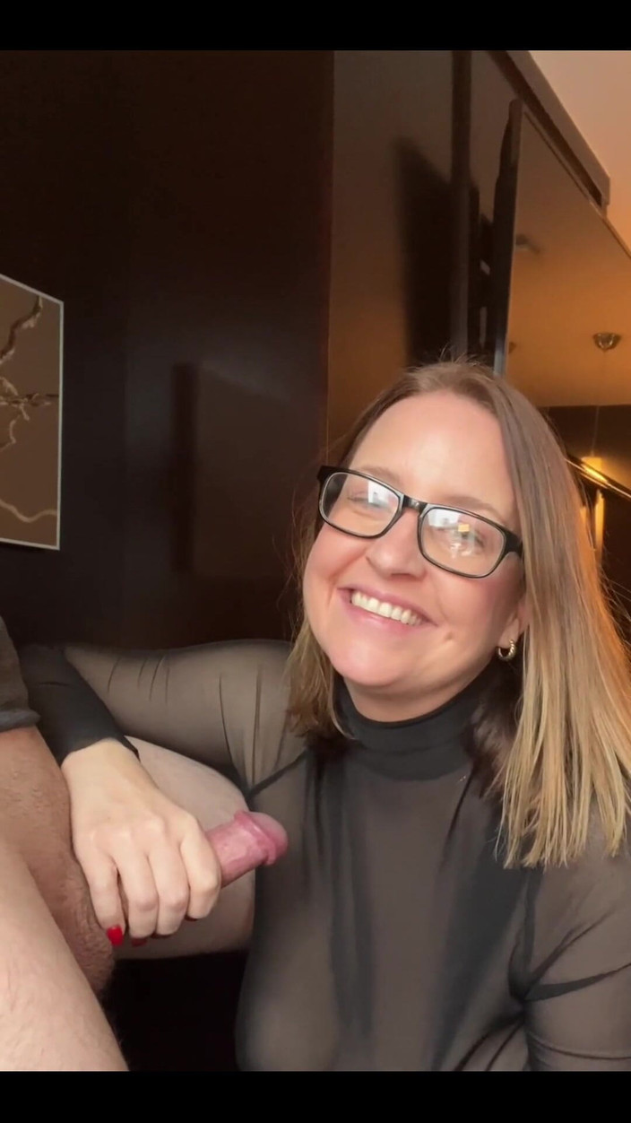 Avril Showers: Dlouhé kouření při čtení erotické literatury; "Matthew" od Matthew Goldin