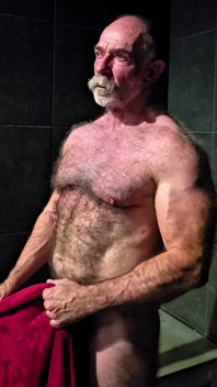 Peluda Dilf mostrando físico