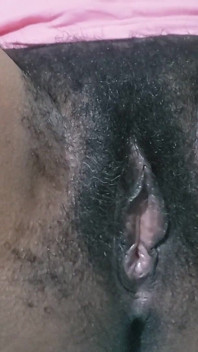 Fată latino sexy cu pizdă păroasă m-a sedus