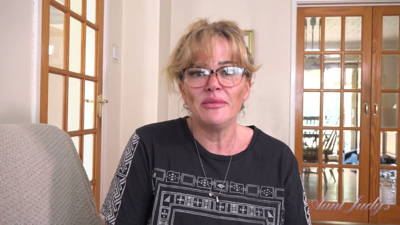 Aunt Judy's: Auntjudys - Your Hot MILF Teacher Kitty Dickens Helps with Your...