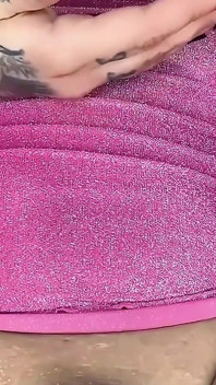 Sumbat anal, handjob, dan banyak air mani. Itu sangat bagus