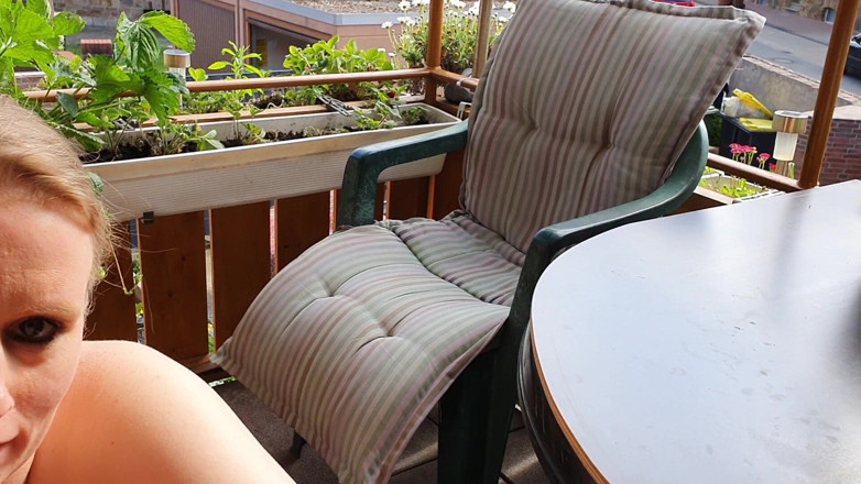UserBitch1: Faire Un Sexe Oral Sur Le Balcon