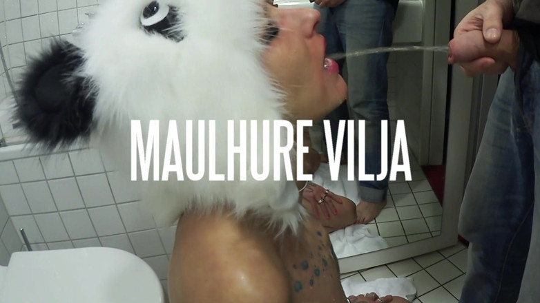 Slutwife Club: Con điếm trong nhà vệ sinh Vilja bị bắn đầy nước tiểu...