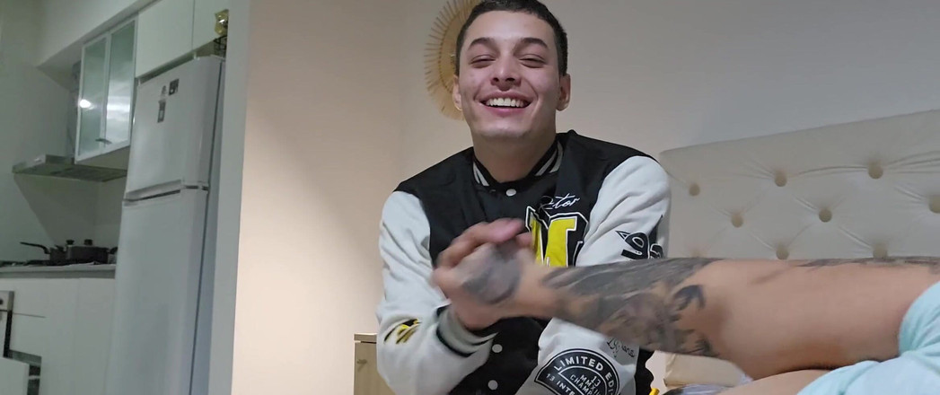 DiablaLatinaTour: Tetanggaku minta aku ngentot memeknya tanpa kondom