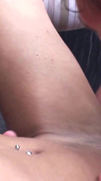 ¡La escena de sexo de trío más dura jamás vista! Dos grandes pollas trans y un chico ... tan emocionante !!