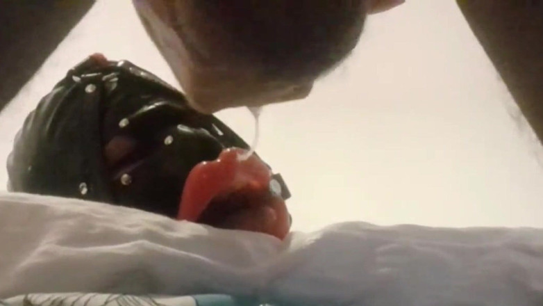 LauraOnHeels: MILF Con Ring Gag Labbra Finte Scopata in Bocca E...