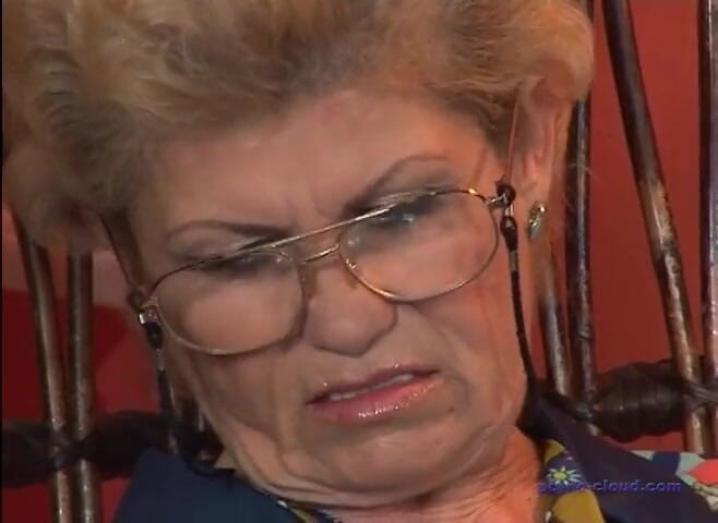 Porno Cloud: Babcia strzelanie porno