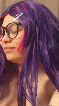 Giantess girl Cant Przestać kichać mały mąż próbuje pomóc