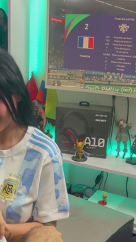 Une Argentine perd son pari et doit sucer une super bite