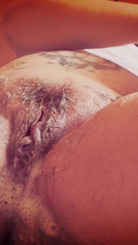 Depilazione E Bisogno Improvviso: Nicoletta, Rasatura Dal Vivo E Pipì
