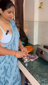 Indiana insoddisfatta sesso lussurioso con devar in cucina