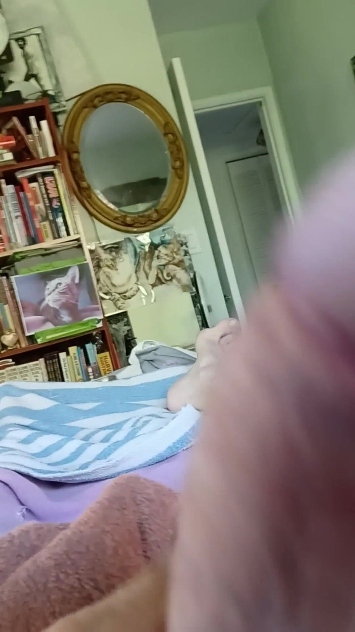 Hairyartist: 巨人が巨大なチンコで圧倒する