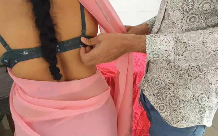 Sagita Sharm: Beautiful Wife Fucking with Pizza Delivery Boy!
