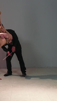 Подвешенная Kinbaku вверх-вниз, Mimi свисает с потолка (HD!!)