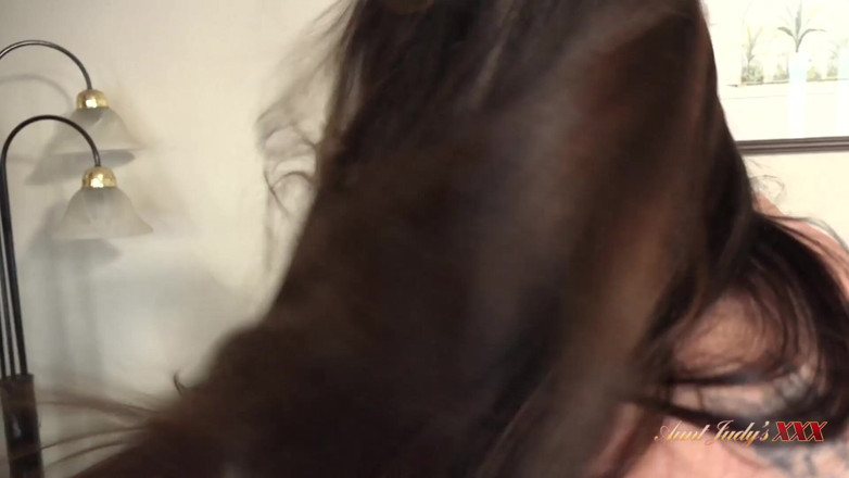 Aunt Judy's XXX: TetaJudysXXX - Den čištění s tvou prsatou zralou nevlastní tetou Josephine