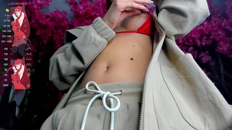 Lia Wood: Latina Mit Gefärbten Haaren Fickt Mit Einem Fan Und Will...