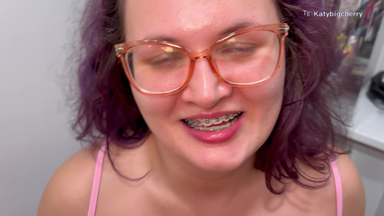 Katybigcherry: Amcığıma boşalma üvey erkek kardeş! Üvey erkek kardeş üvey kız kardeşinin pizza pişirmesine...
