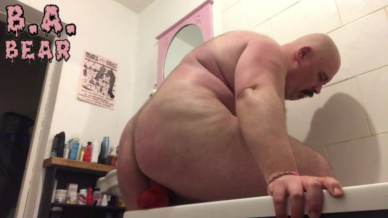 B A Bear: Fat Stepdad Dildos His Big Arse and Hole