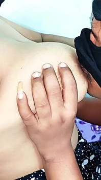 当继父和他的两个继女发生性关系时