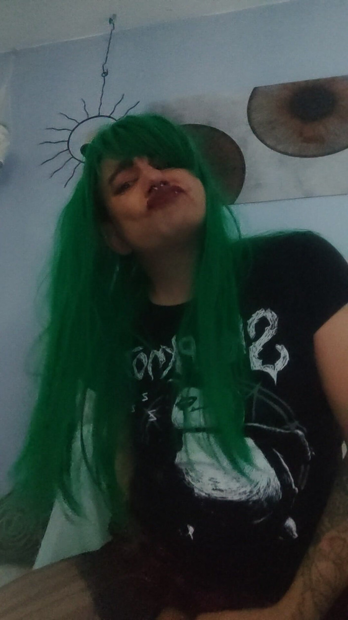 Alicia Moonkalation: Německý punk Shemale dává sólo orgasm