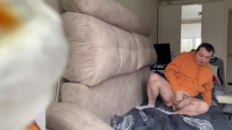 Limara19981: 年轻人 limara19981 自慰并享受高潮