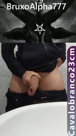 BruxoAlpha777: पेशाब करना और छड़ी से ताली बजाना