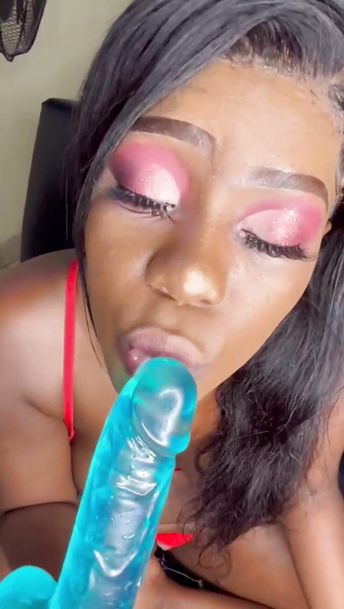 Bubbling_booty: Sexy v červené spotřebě