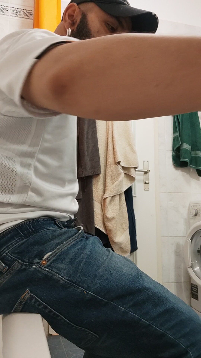 SmokedAlloy2: Pervers, Mirositor, jucându-se pe Wc și blugi se pișă
