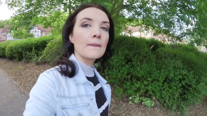 Faye Taylor: Pink jeans pissing outdoor
